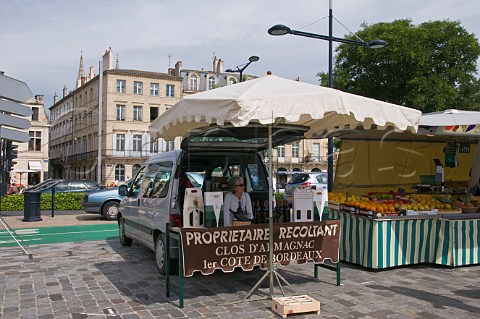 Market stall on Quai des Chartrons selling Clos dArmagnac Premier Cte de Bordeaux Bordeaux Gironde France