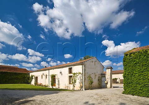 Courtyard of Chteau Arnauld Arcins Gironde France   Mdoc  Bordeaux