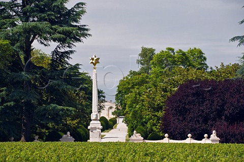 Star monument between the ornamental gardens and vineyards of Chteau MoutonRothschild Pauillac Gironde France Pauillac  Bordeaux