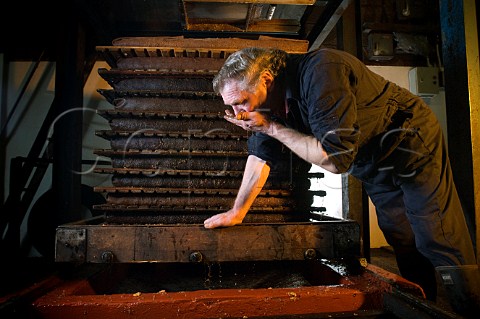 Artisan cider maker Roger Wilkins building a cheese of crushed apples for pressing on his hydraulic Beare press  Wilkins Cider Landsend Farm Mudgley Wedmore Somerset England