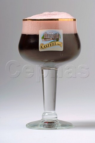 Glass of Kasteelbier Rouge 8 Belgian beer