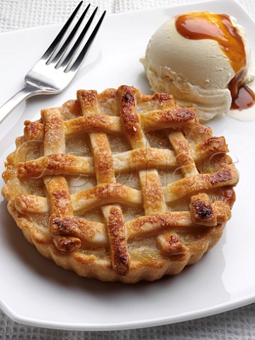 Apple pie with vanilla ice cream