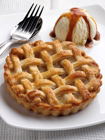 Apple pie with vanilla ice cream