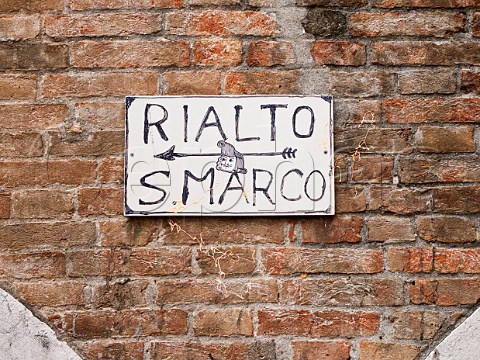 Street sign for Rialto and San Marco in Campo dei Santi Apostoli Cannaregio Venice Italy