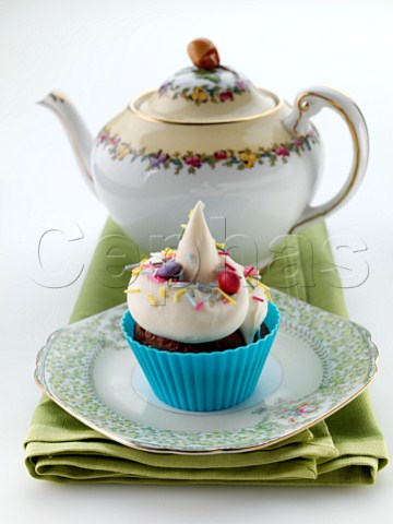 Cupcake and teapot