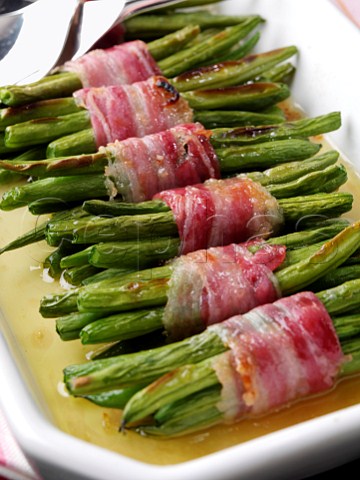 Green bean bundles with streaky bacon