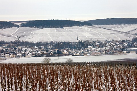View from Vaillons vineyard premier cru over the town of Chablis and its StMartin Collegiate Church to the grand cru vineyards of Grenouilles Valmur Les Clos and Blanchots on the slope beyond Yonne France