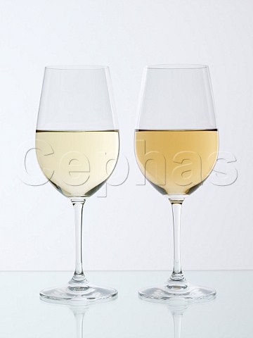 Two glasses of Chardonnay the one on right is oxidized