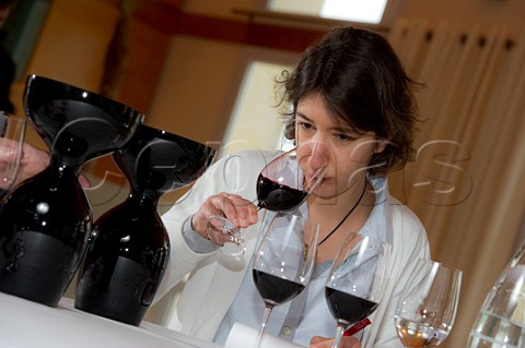 Vronique Raisin wine tasting