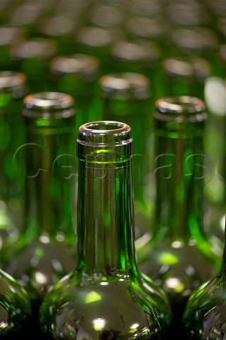 Automated wine bottling line at the Union de Producteurs de Saintmilion   Gironde France  Stmilion  Bordeaux