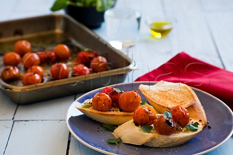 Roasted cherry tomato pintxos