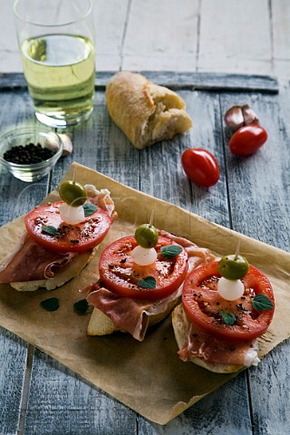 Tomato and ham pintxos