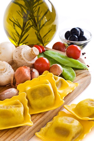 Ravioli mangetout and shallots