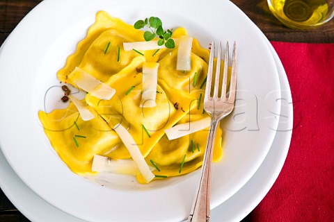 Ravioli with chives and parmesan cheese