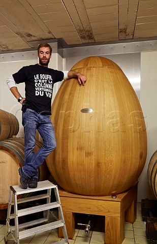 Benjamin Dagueneau with his Taransaud eggshaped wooden fermenter Domaine Didier Dagueneau StAndelain Nivre France PouillyFum