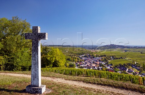 Stone cross above Le Cul de Beaujeu vineyard and village of Chavignol with hilltop town of Sancerre in distance Cher France   Sancerre