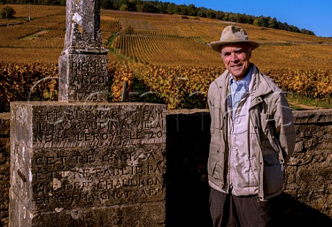 Aubert de Villaine by the cross at the foot of RomaneConti vineyard Domaine de la RomaneConti VosneRomane Cte dOr France  Cte de Nuits