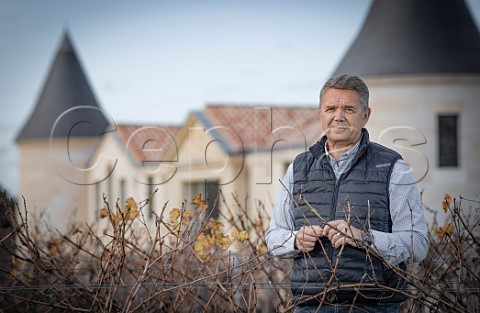 Pascal Fricard in vineyard at Chteau Tour SaintFort StEstephe Gironde France  Mdoc  Bordeaux