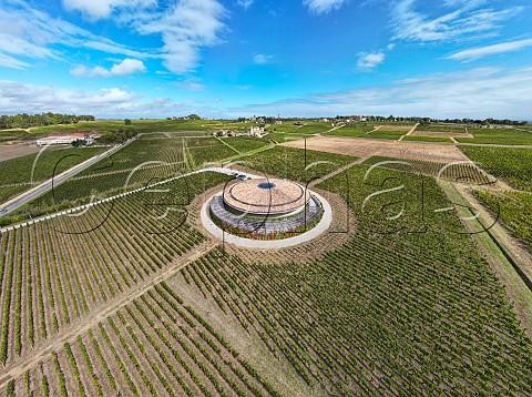 Winery and vineyards of Le Dme  Saintmilion Gironde France  Stmilion  Bordeaux