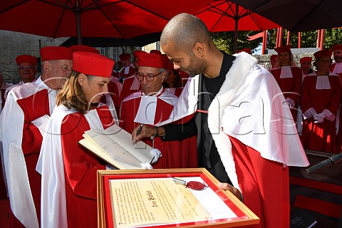 Intronisation of basketball star Tony Parker by the Jurade de Saintmilion September 2022  Stmilion Gironde France  Stmilion  Bordeaux