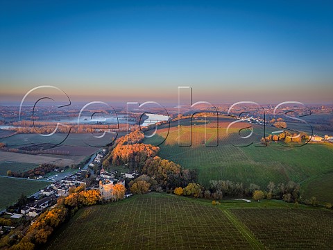 Vineyards of Chteau de Langoiran at sunrise with the Garonne River beyond HautLangoiran Gironde France Cadillac Ctes de Bordeaux   Premires Ctes de Bordeaux